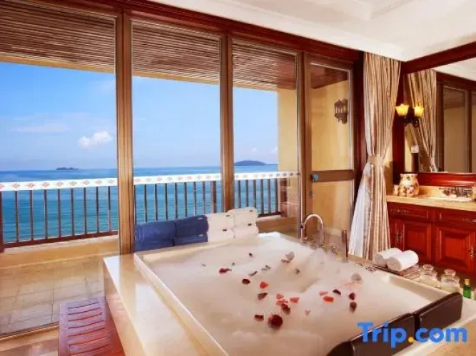 1 Bedroom Duplex Suite with pool view