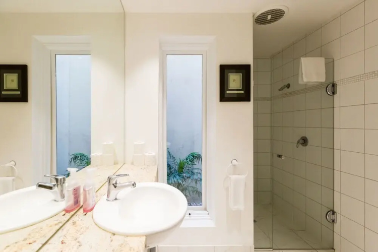 ALEXANDER, 2BDR South Melbourne House
