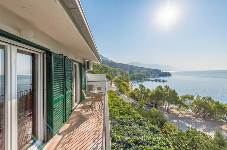 2 Bedrooms Apartment