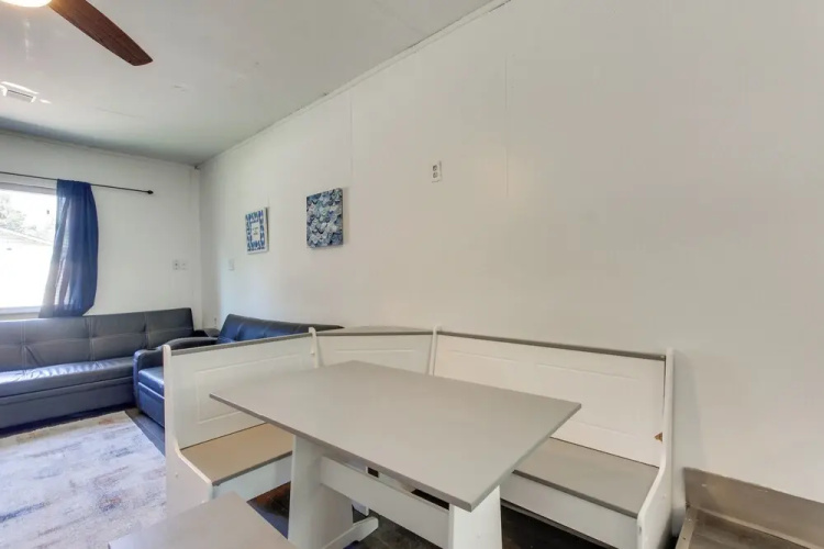 2 Mi to Long Beach Waterfront! Convenient Studio