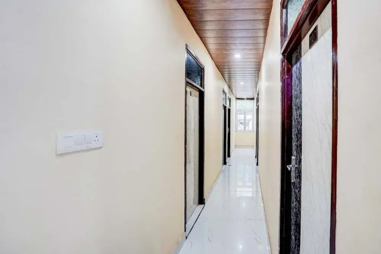Fabhotel Ratraksh