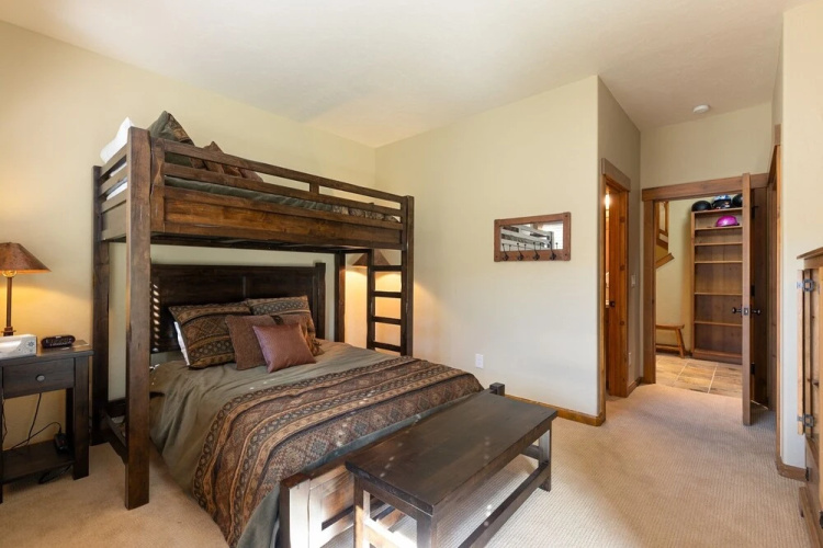66 Thackwell Lane 4 Bedroom Townhouse by RedAwning