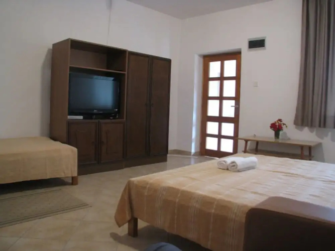 Simplistic Apartment in Jezera With Garden
