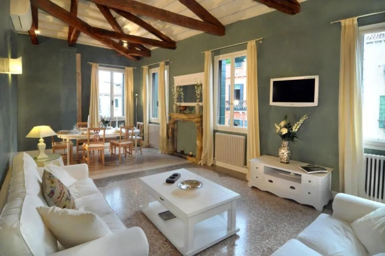 2 Bedrooms Apartment