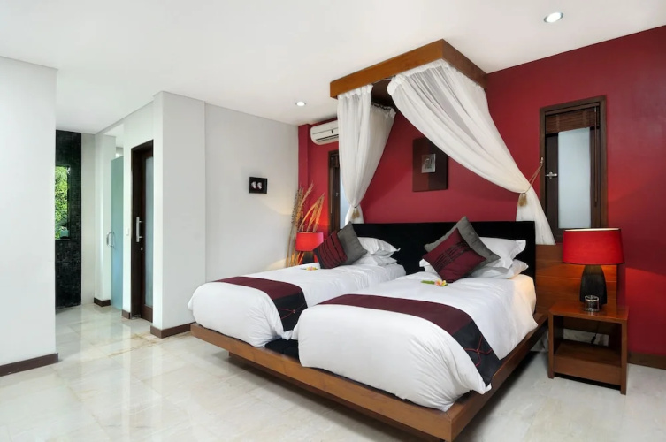 Luxury 3 Bed Villa With Private Pool Close to Echo Beach