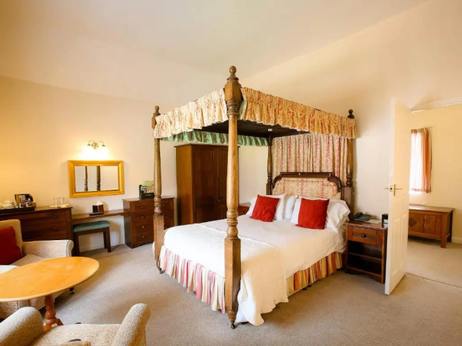 Izaak Walton Hotel