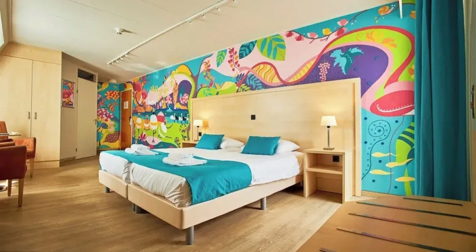 Art by Toyism Kamer room