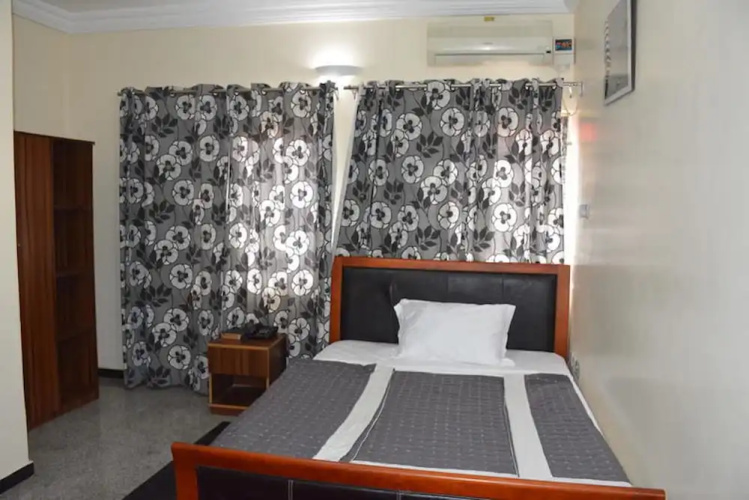 Platinum Inn Gee Hotel