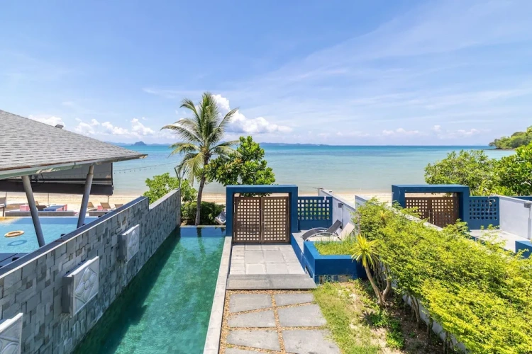 2 Bedrooms Luxury Villa beachfront