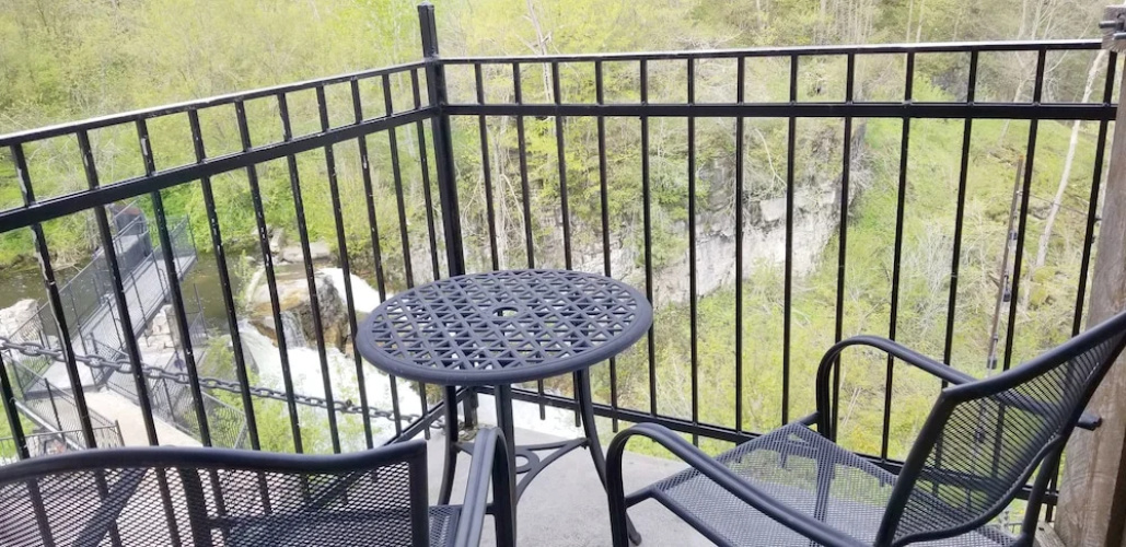The Falls Inn - Walters Falls
