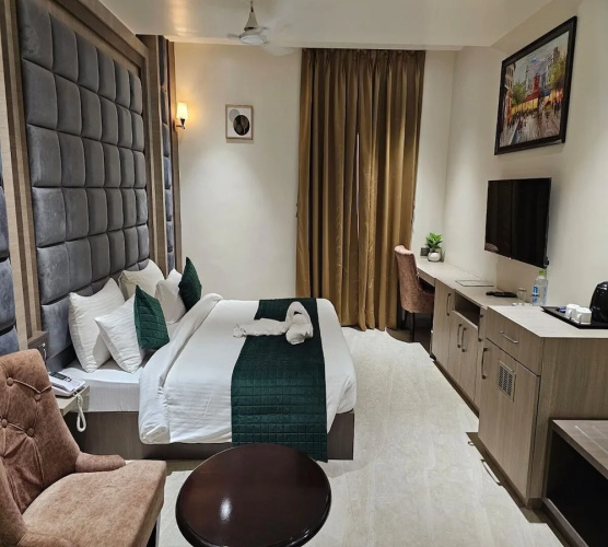 Hotel Gold In Leaf