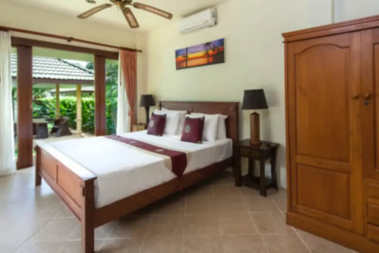 3 Bedroom Pool Villa 20 seconds from Samrong beach front