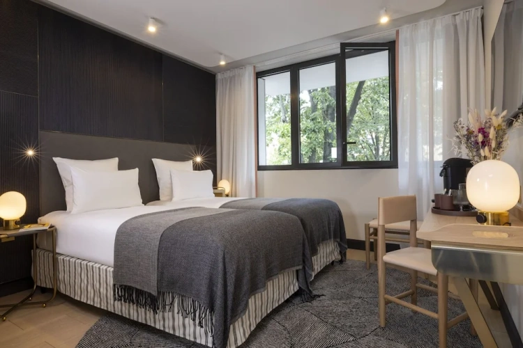Petite Twin room