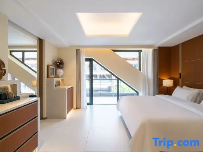 Deluxe Suite with balcony