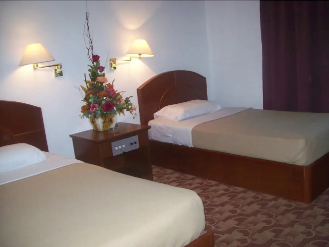 D'Valley Hotel
