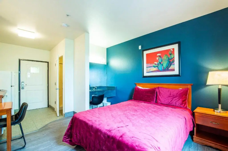 Sierra Vista studio apartment with full kitchen and King Bed
