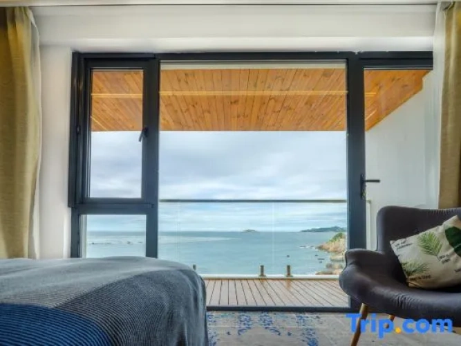 Standard Twin room with balcony and with sea view