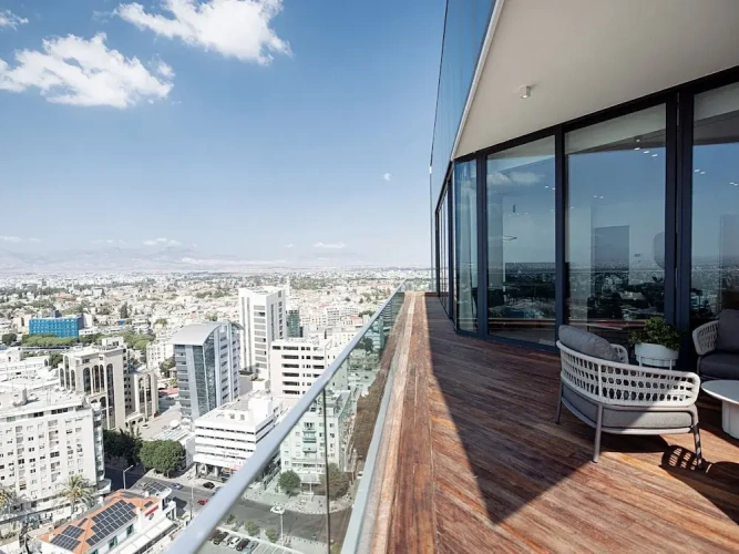 3 Bedrooms Luxury Penthouse room with city view