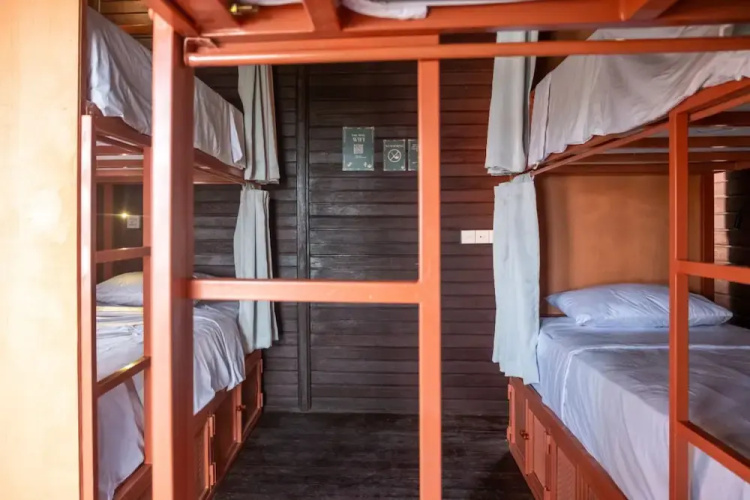 Mad Monkey Nusa Lembongan