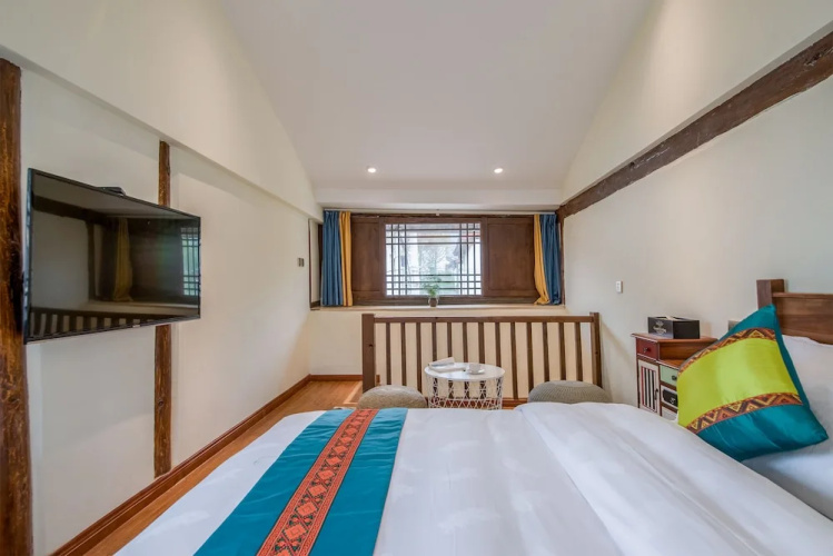 Hua Linglong Courtyard Inn