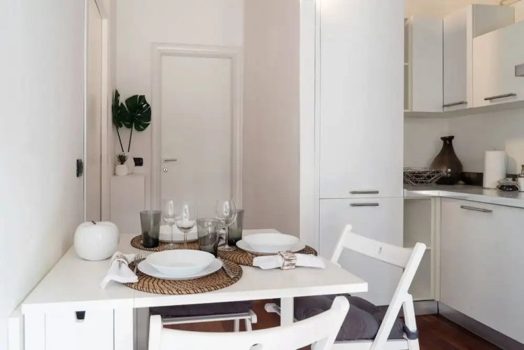 Large apartment in Milan center