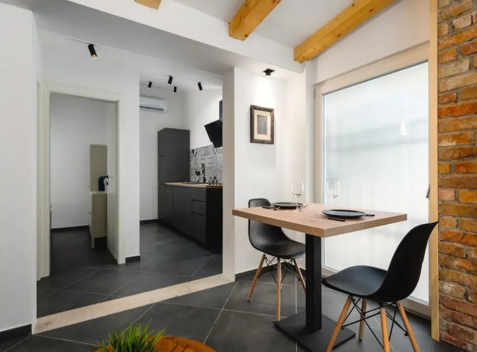 Apartment With Scenic View