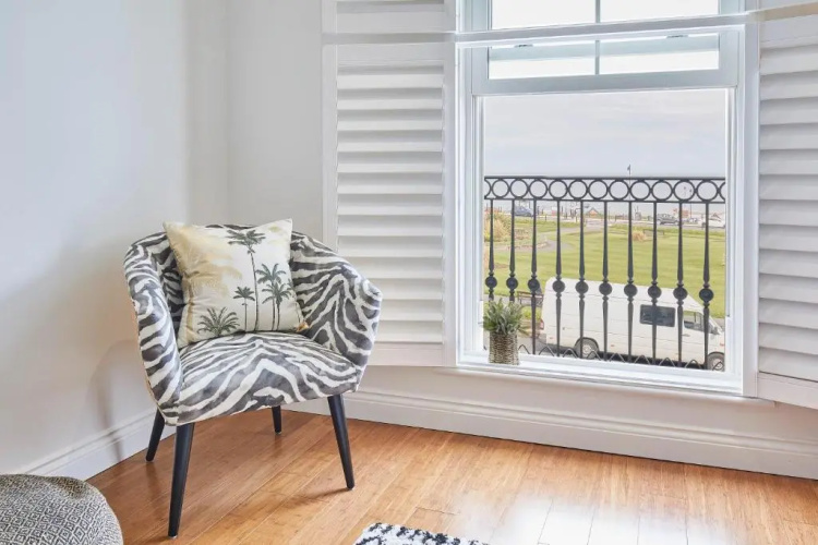 Host Stay Saltwater Suite
