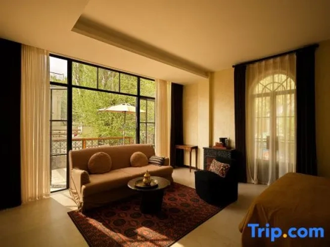 Premium Suite with courtyard view