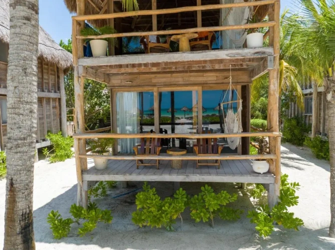 Bungalow beachfront