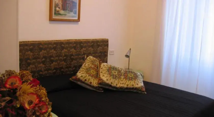 EmilyHouse - Bed  Breakfast