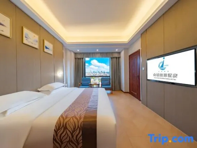 Triple Family Suite with city view