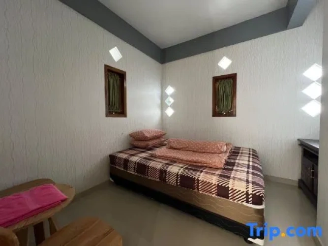 2 Bedrooms Standard Family room