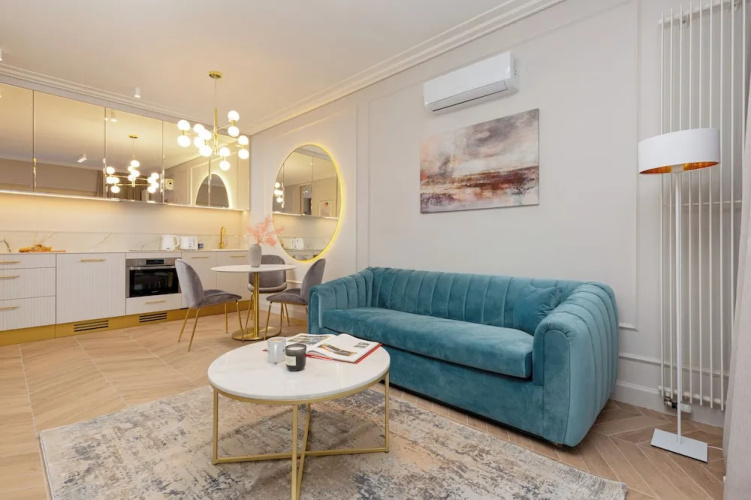 Mennica Amazonit by Renters Prestige