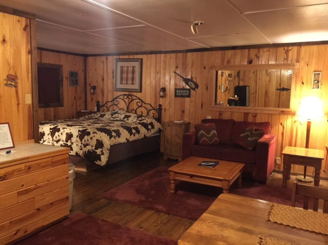 Daisy Motel