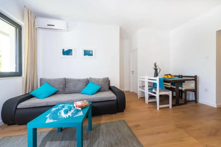 1 Bedroom Apartment with garden view