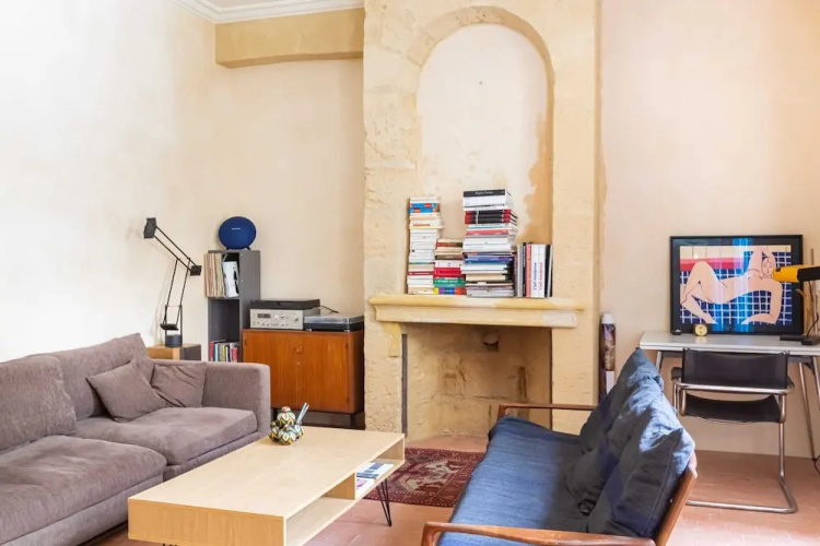 Retro apartment with garden by GuestReady