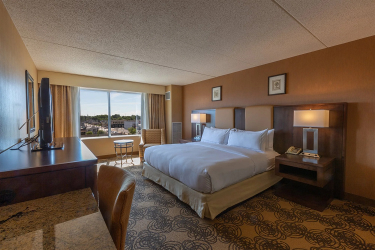 DoubleTree by Hilton Bay City - Riverfront