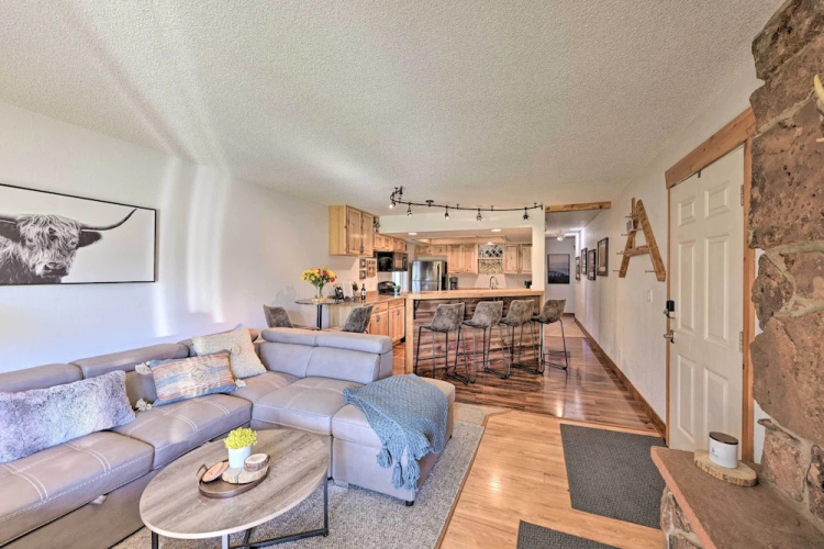 Cozy & Chic Mountain Condo w/ Community Perks