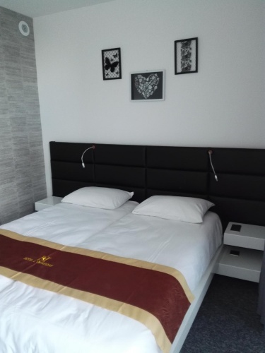 Standard Double room with street view