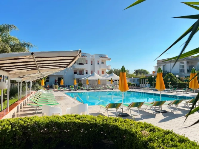 1 Bedroom Standard Apartment with balcony and with garden view