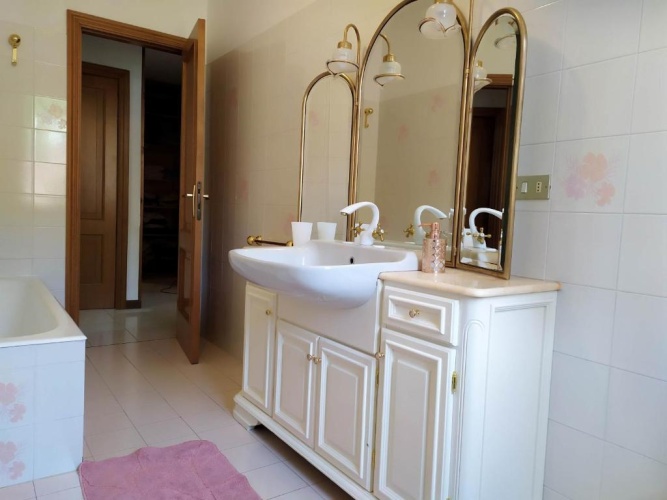 3 Bedrooms Apartment