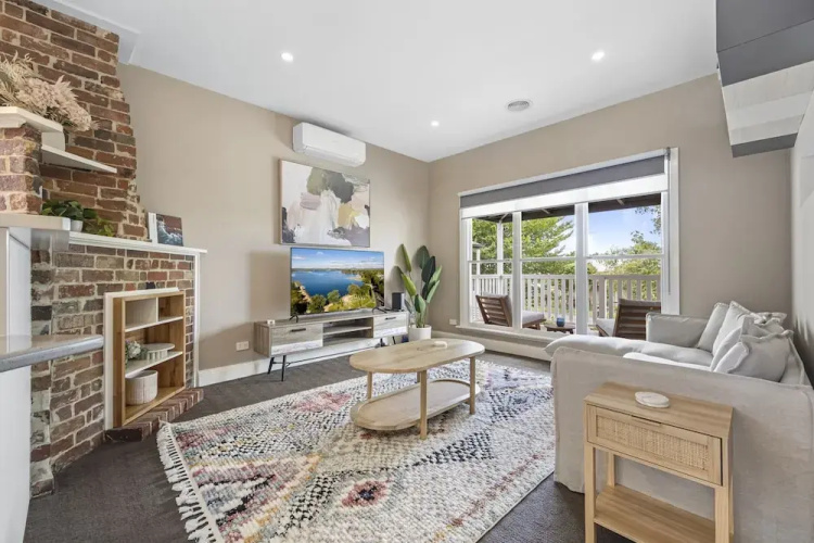 Lovely 3-bed With Alfresco Dining in Prime Suburb