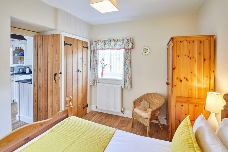 Host Stay Primrose Cottage