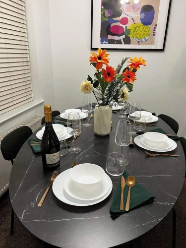 A Vibrant 3-bedroom House With Ample Parking