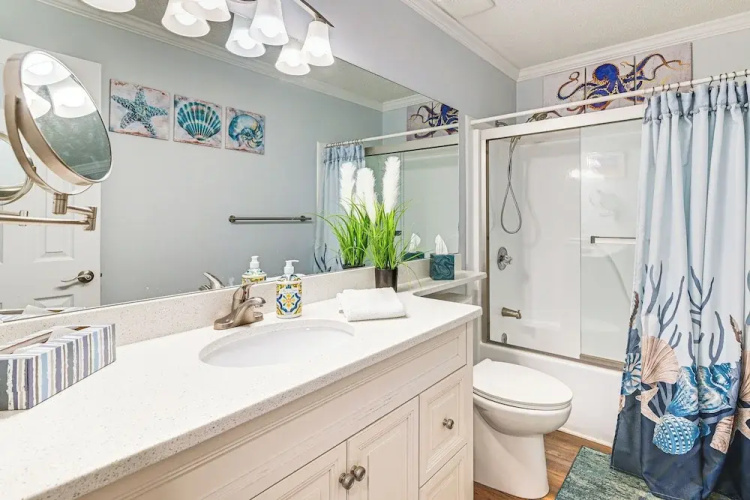 On-the-beach Escape: Oceanfront in Surfside!