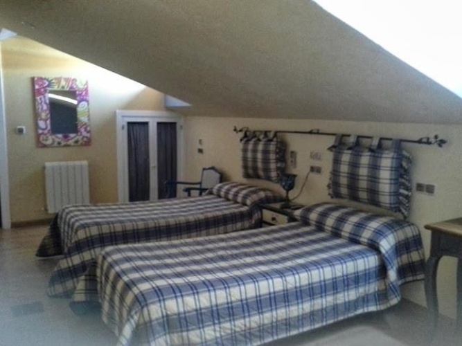 Standard Triple room