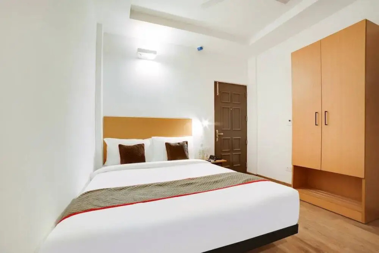 OYO Townhouse 230 Old Gurgaon Sector 14