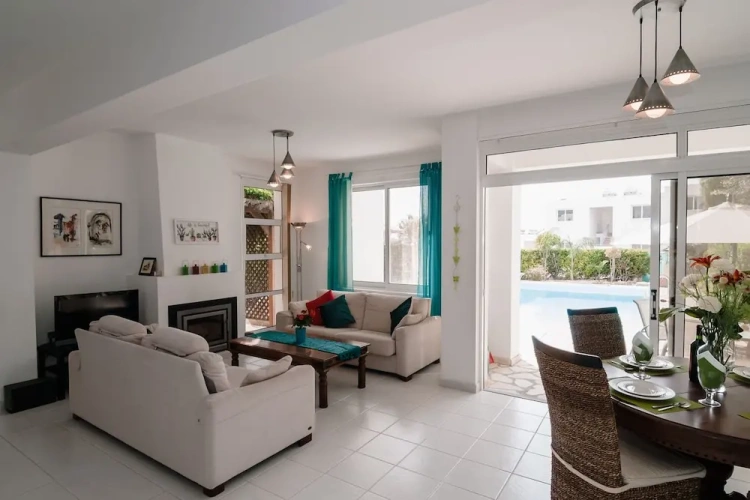 3 Bedrooms Villa