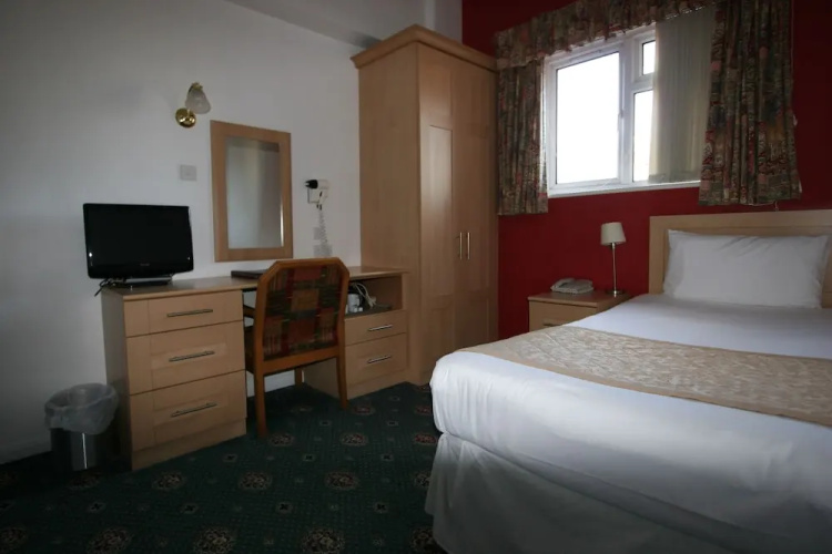 Grange Moor Hotel