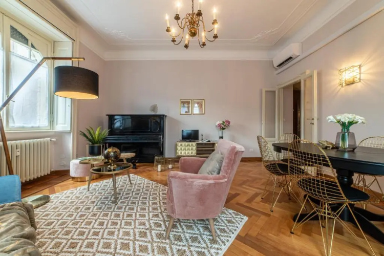 ALTIDO Sophisticated 3-bed flat with desk